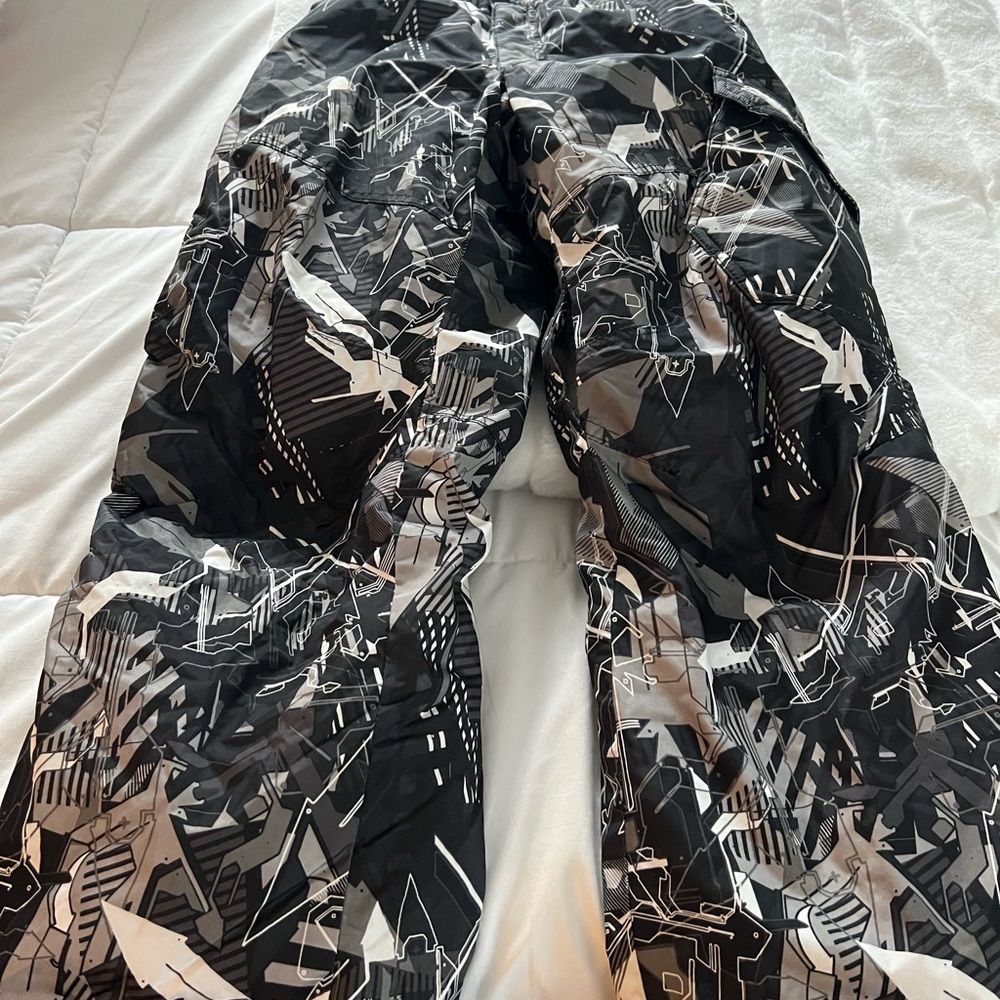 ZeroXposur Boys size 10/12 Medium Black Gray Snow snowboarding ski Pants